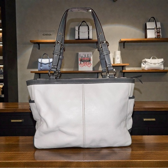 Original COACH Ivory & Gray Classic Shoulder Bag – F13759 - Picture 4 of 16